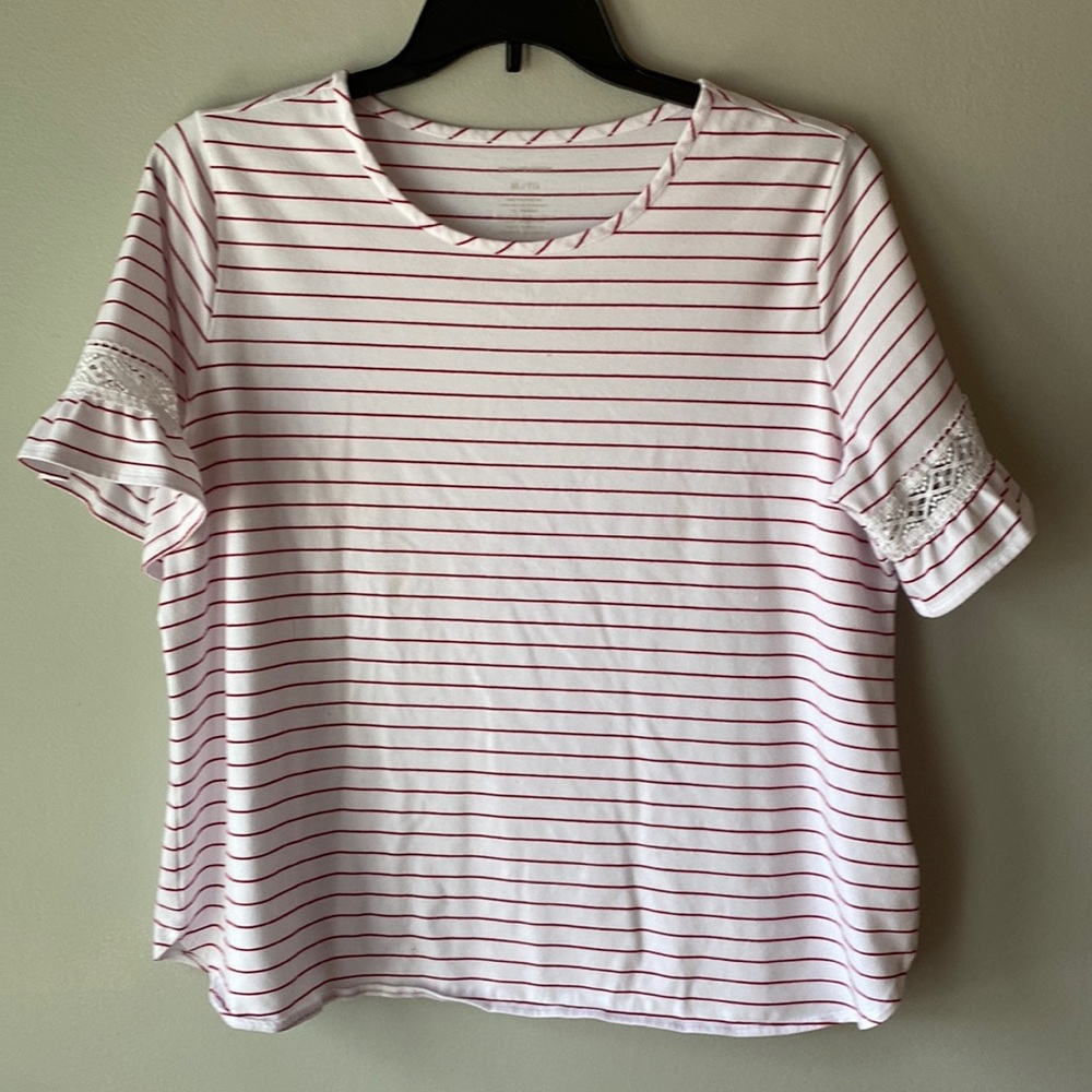 Van Huesen white with res stripe crocheted ruffle sleeve size XL